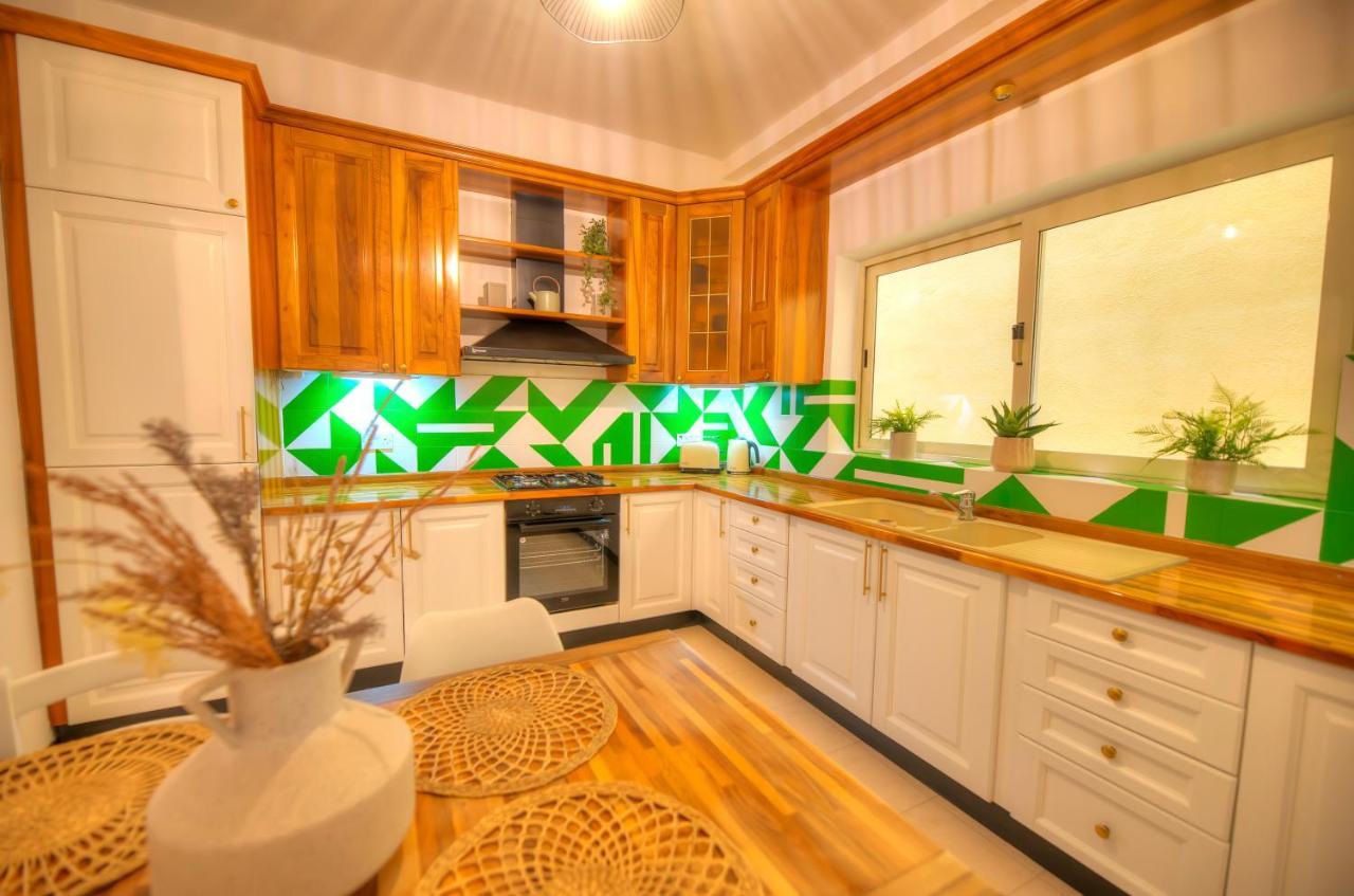 Beautifully Furnished Seafront 4 Bedrooms Goslm-4 Sliema Eksteriør bilde