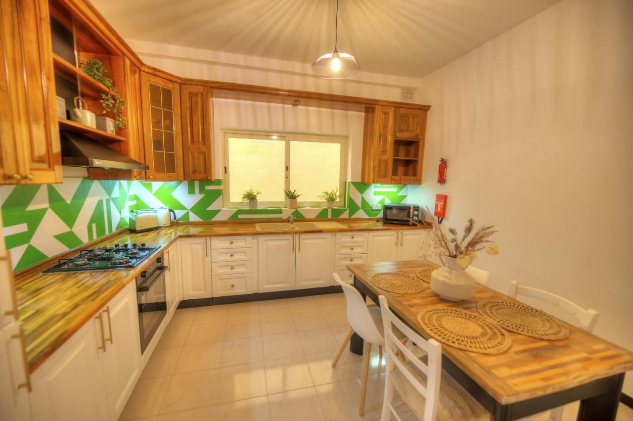Beautifully Furnished Seafront 4 Bedrooms Goslm-4 Sliema Eksteriør bilde
